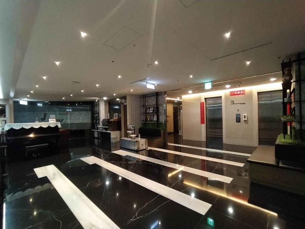 Shared lounge/TV area