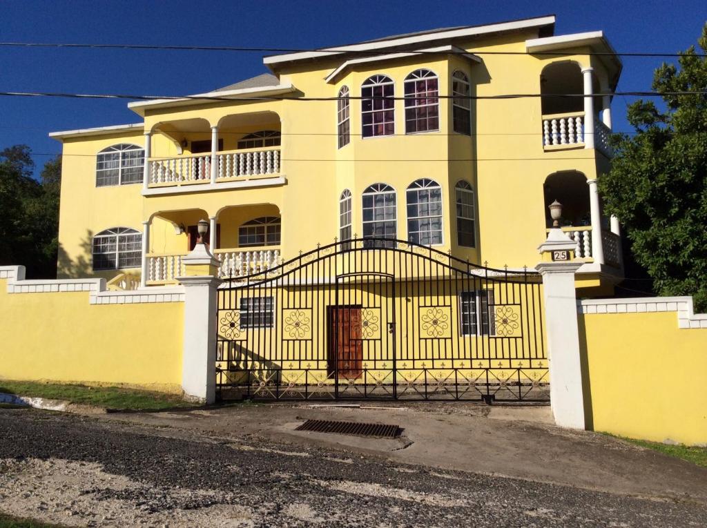 Pura Vida Jamaica — Hotel in Falmouth
