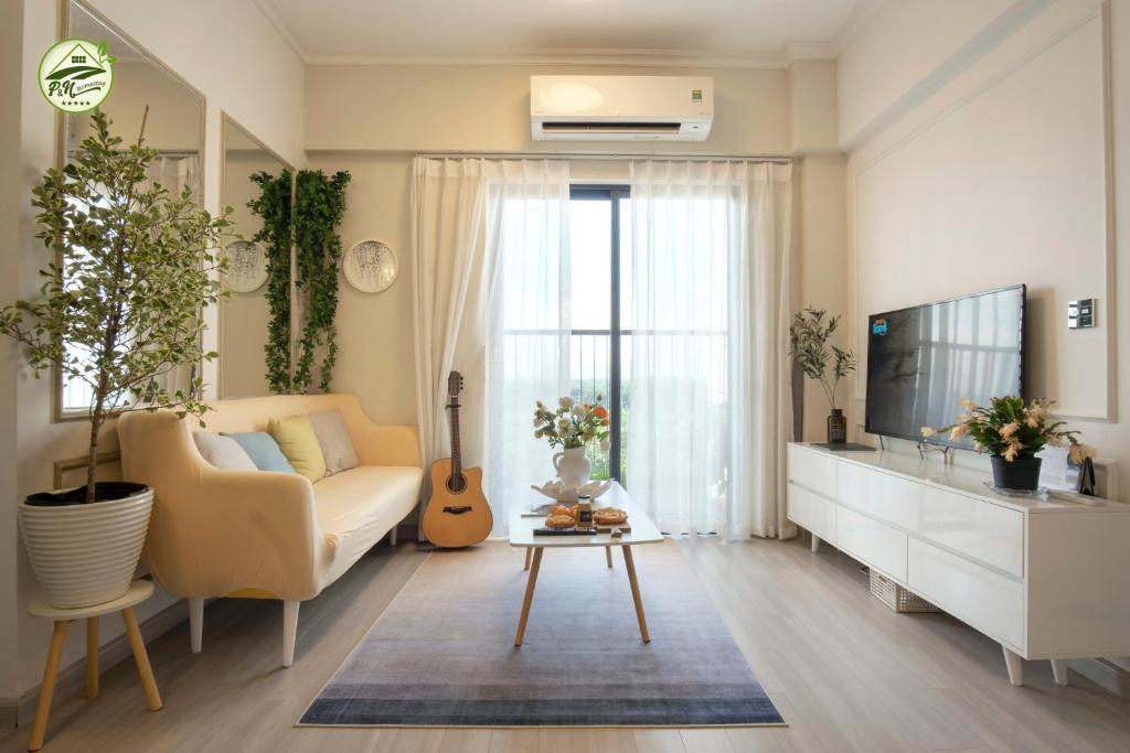 Ecopark Homestay - P&amp;N Getaway Condo with Pool — Hotel in Van Giang