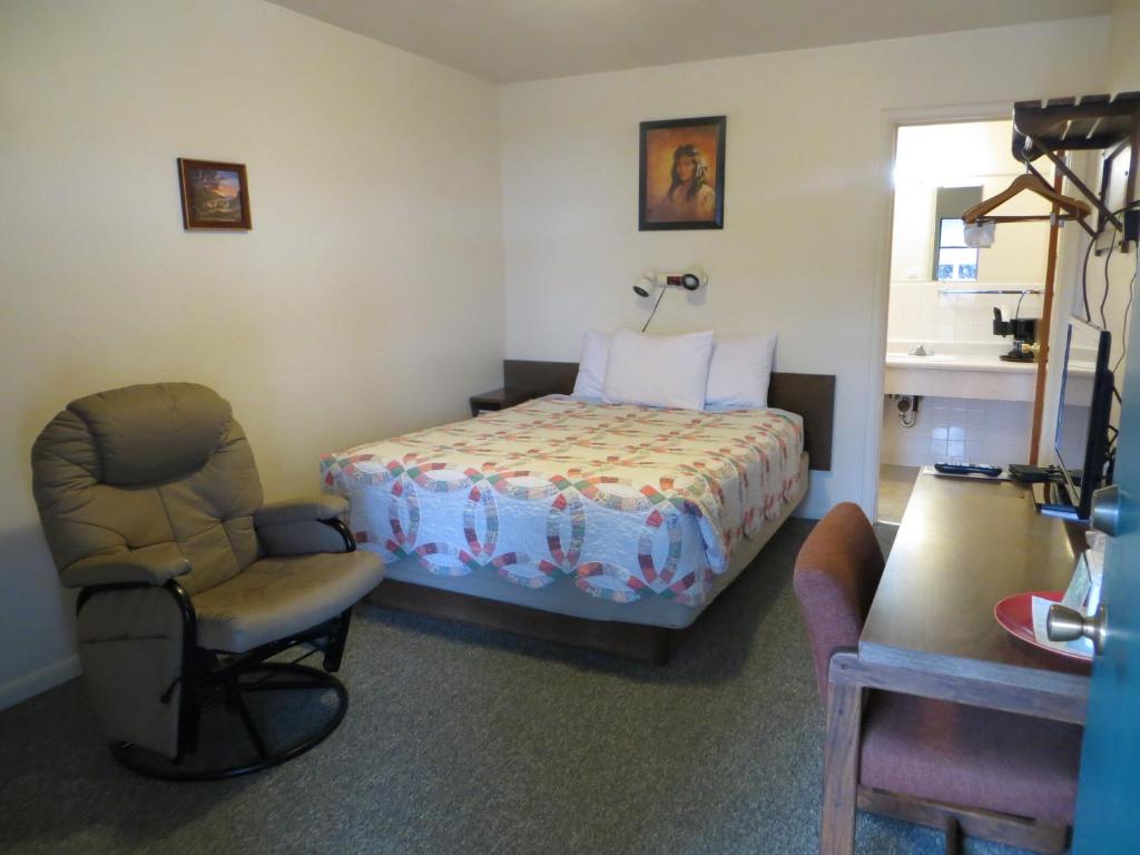 Chief Motel photo