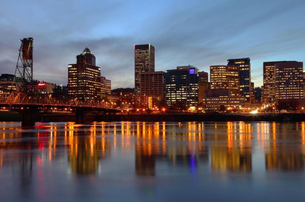 Super 8 By Wyndham Portland Airport photo