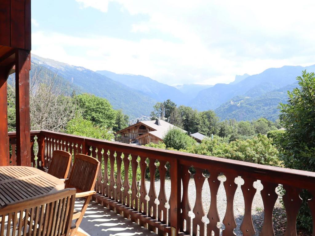 Chalet Savoyard avec Poêle à Bois et Vue sur Grand Massif - FR-1-624-10 - 3