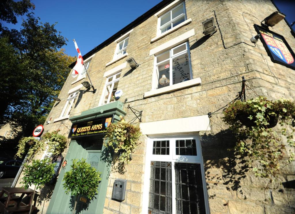 Queens arms country inn — Hotel in Glossop