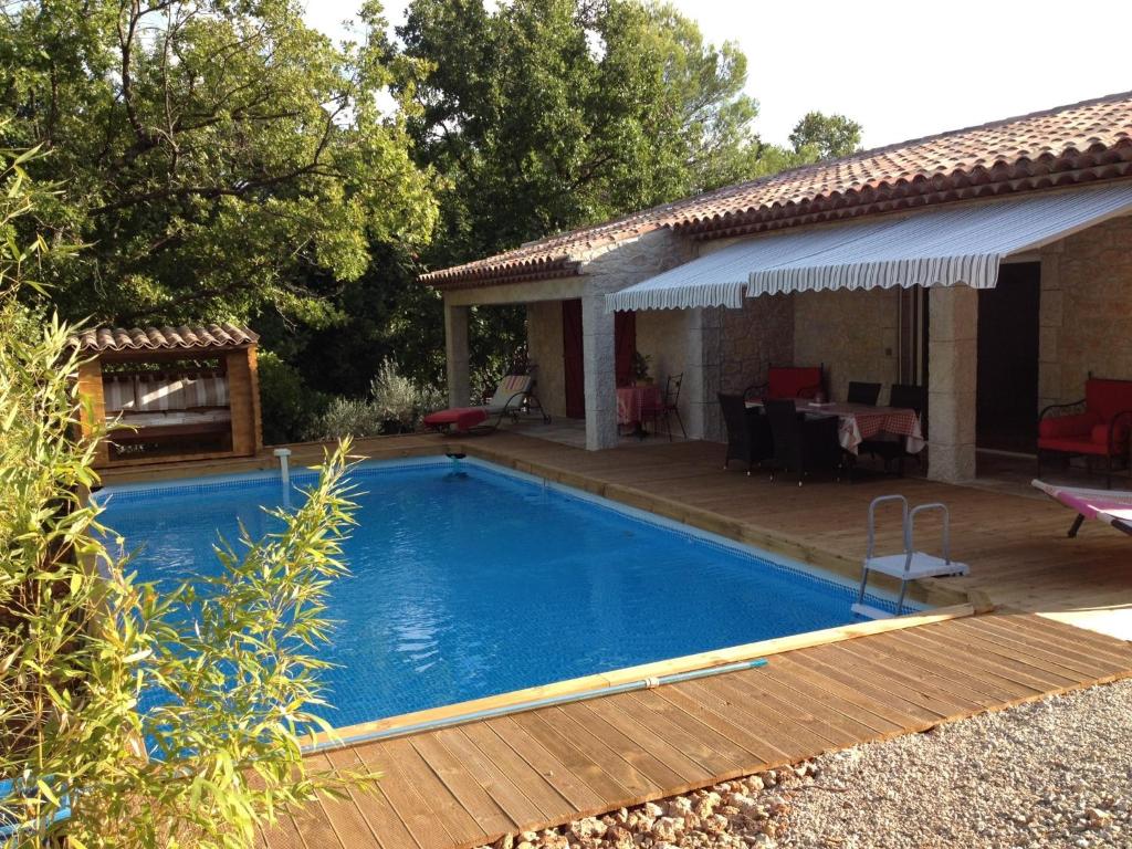 スイミングプール