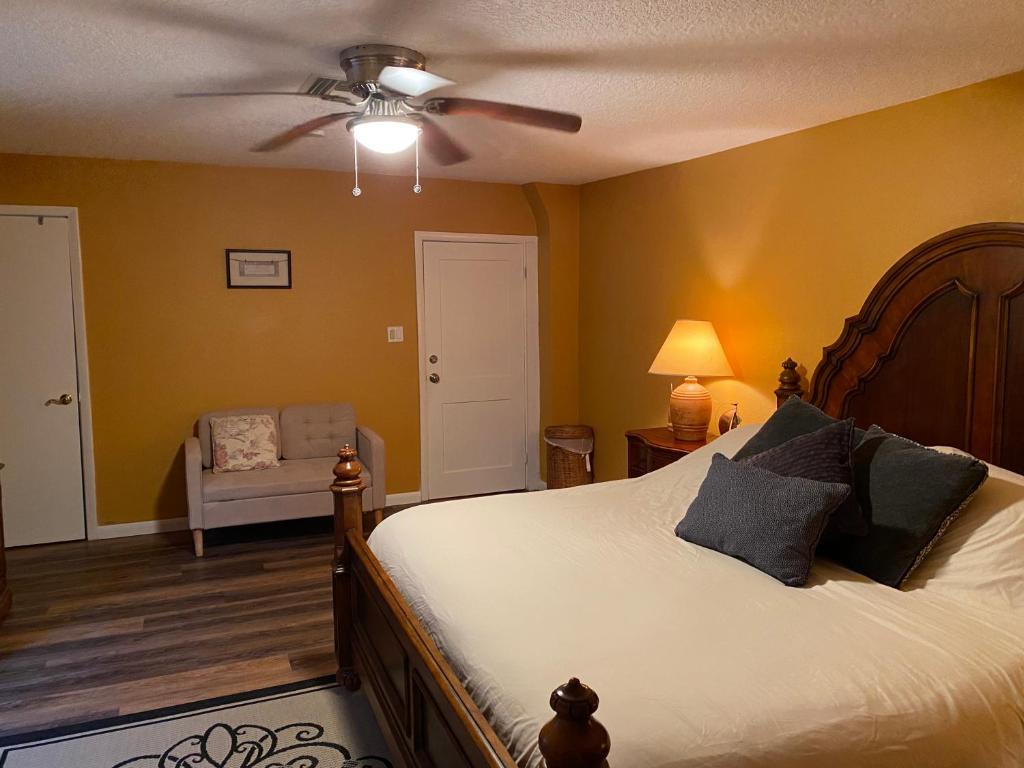 Astor River House with 2 private boat slips reviews, prices