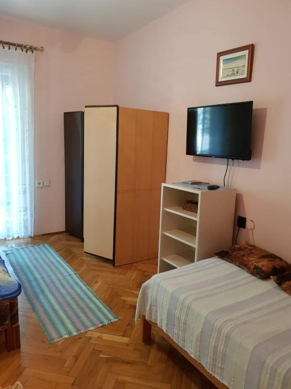 Apartments and rooms with parking space Jezera, Murter - 5082 photo