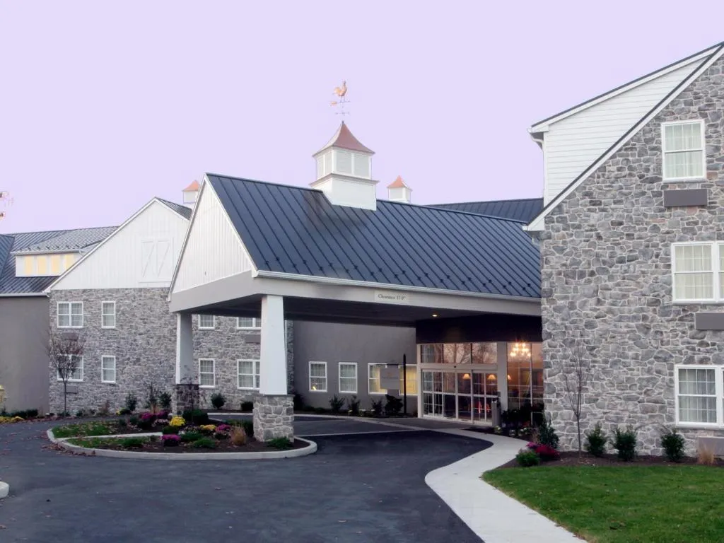 AmishView Inn & Suites，位于手中鸟的酒店