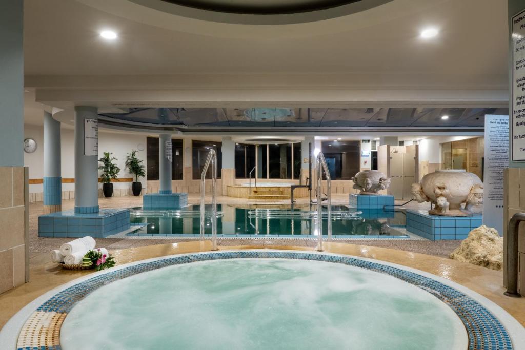 Hot tub
