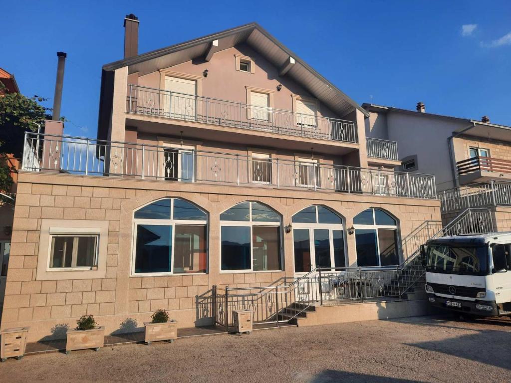 Apartman Dakovic, Zlatište