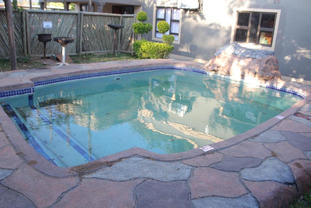 Swimming pool, Global Guest House in Kasane