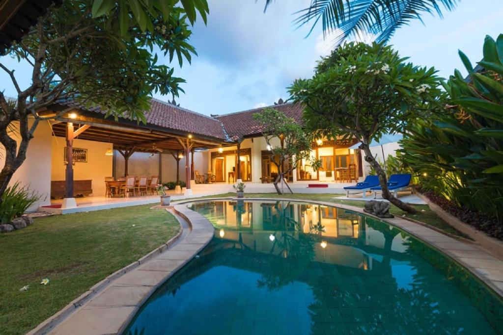 Bali Royal Heritage Villas photo