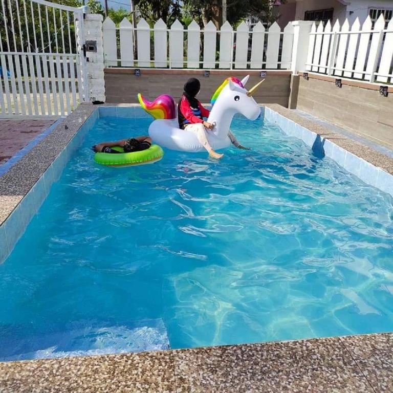 Rose Homestay Pool View Kampung Sungai Tembak,Baling Kedah — Hotel in Sungai Petani
