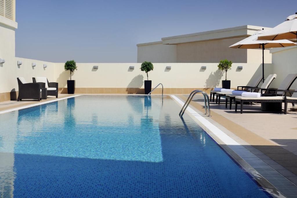 Swimming pool, Avani Deira Dubai Hotel in Dubai