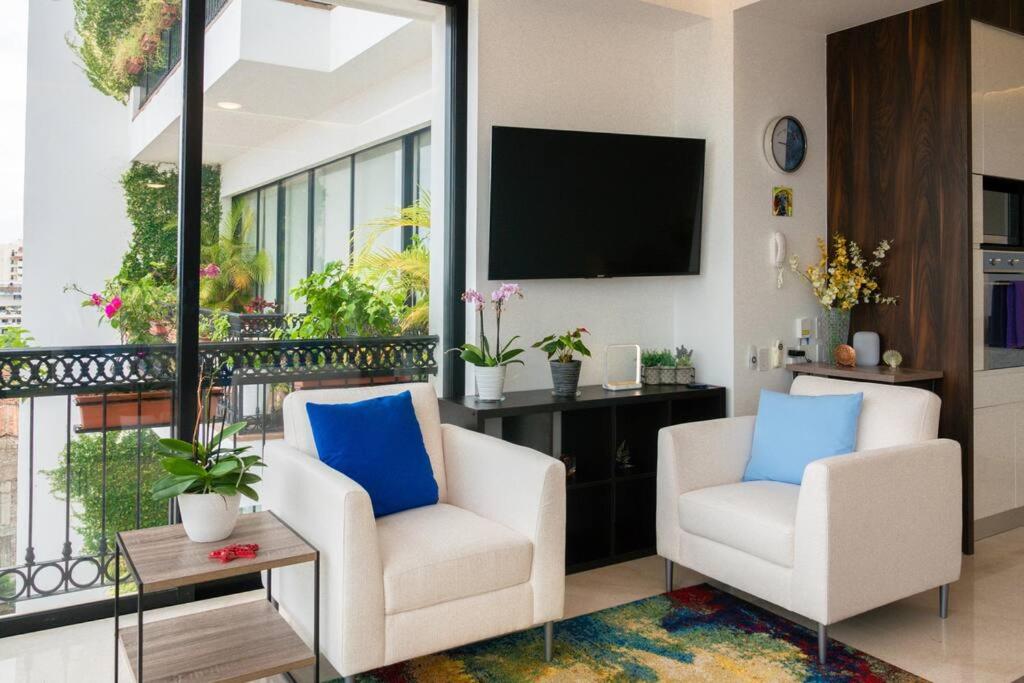 Luxury Oceanview Modern Condo - 4