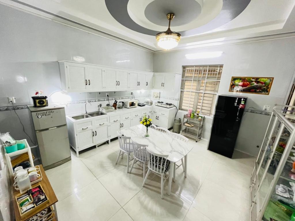 Nina homestay - Phong 2 giuong lon 4 nguoi - Tiet kiem