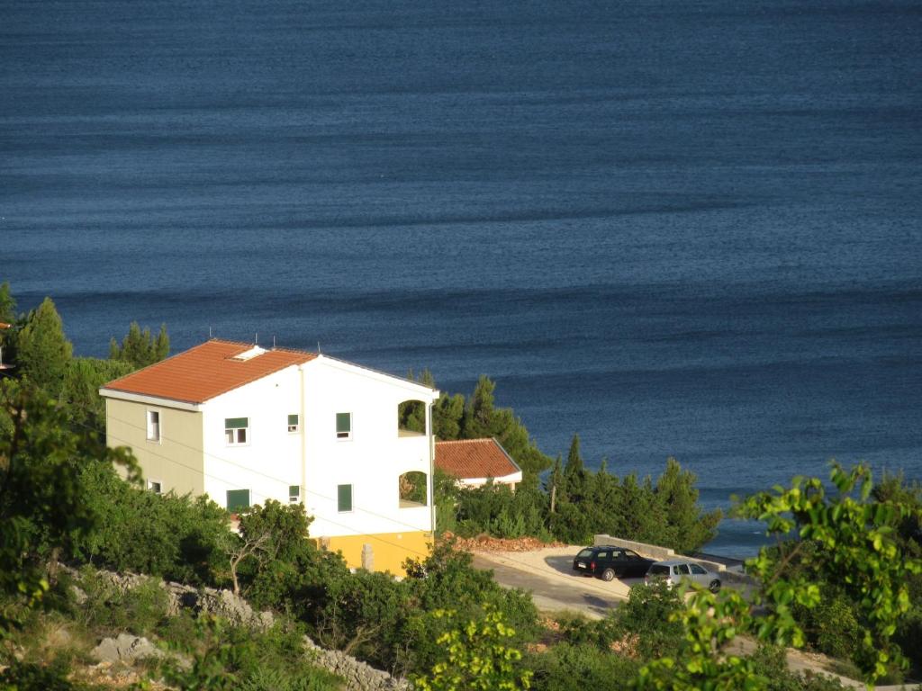 Apartments with a parking space Kozjaca, Paklenica - 6565 — Hotel in Tribanj