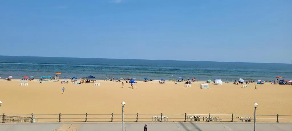 Beach Luxury Oceanfront, hotel in Virginia Beach