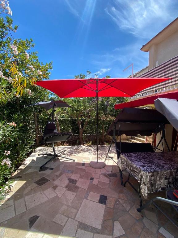 Apartments by the sea Jelsa Hvar - 8747 전경