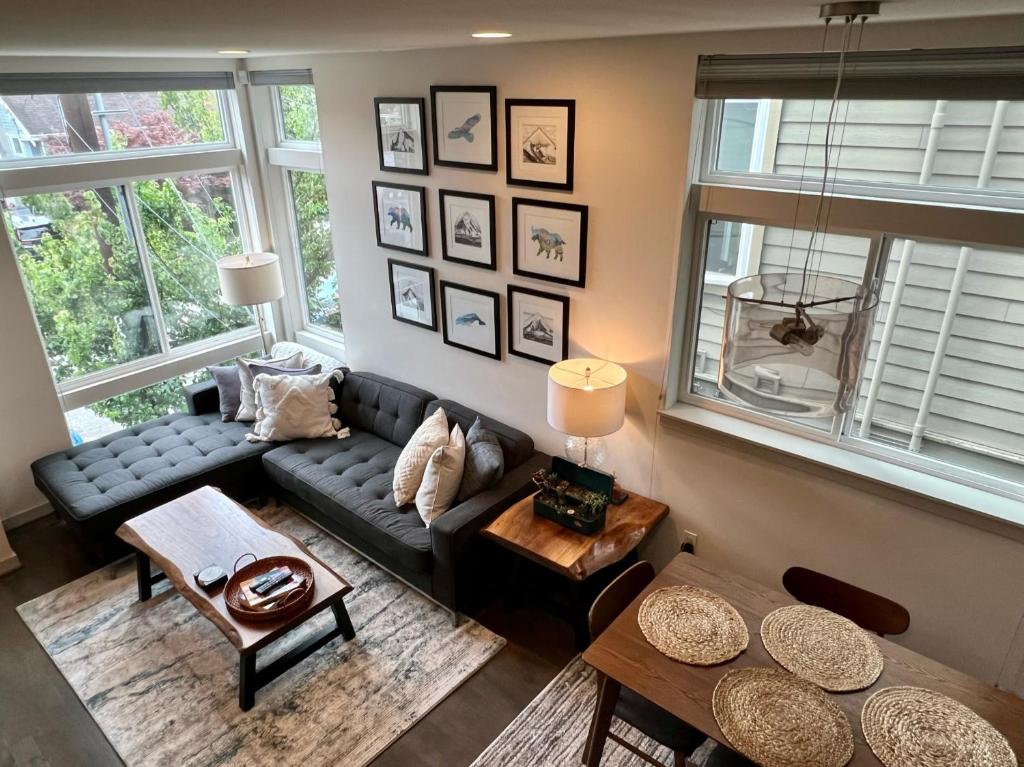 Modern Fremont 3/2.5 w/ Offices and Rooftop