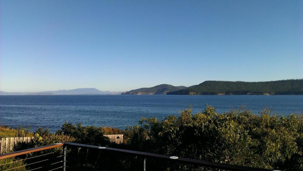 Larus Waterfront Cottage photo