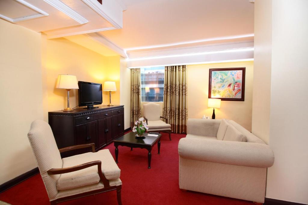 Shared lounge/TV area