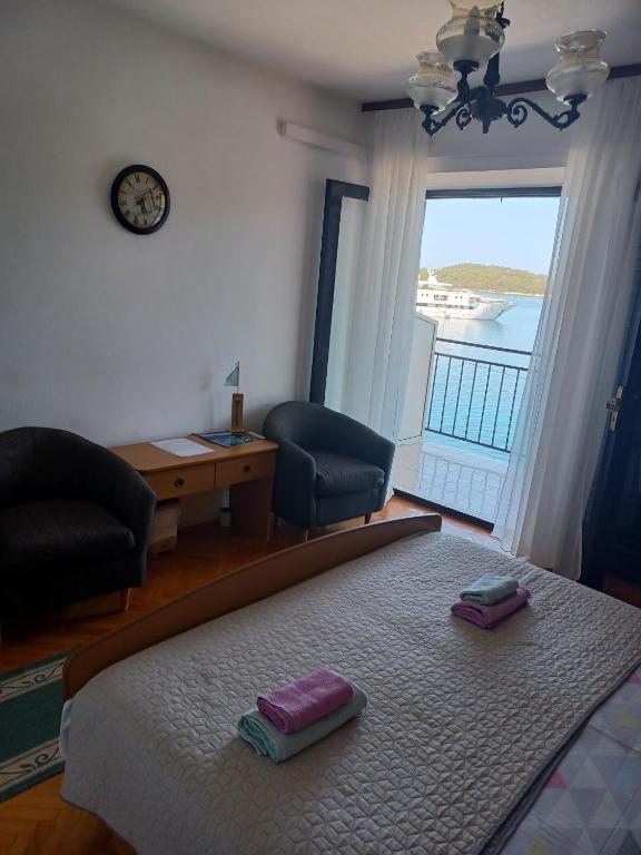 Double Room Pomena 4929a photo