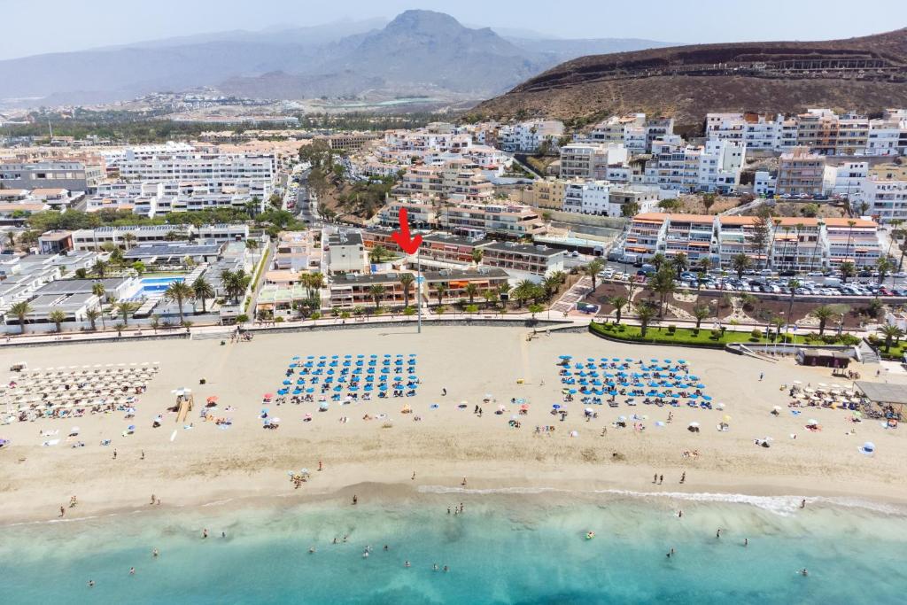 Close to Playa las Vistas with pool and parking - 2