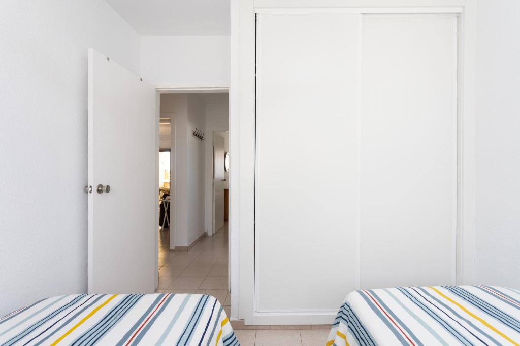 Frontline Playa las Vistas with pool, parking, sea - 5