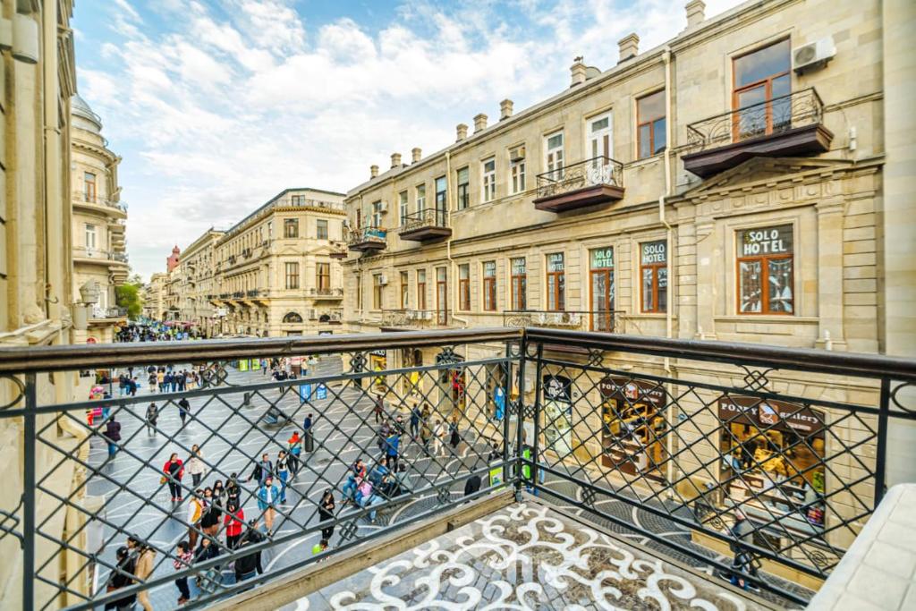 Nizami Street 2 Room Luxe House — Hotel in Baku