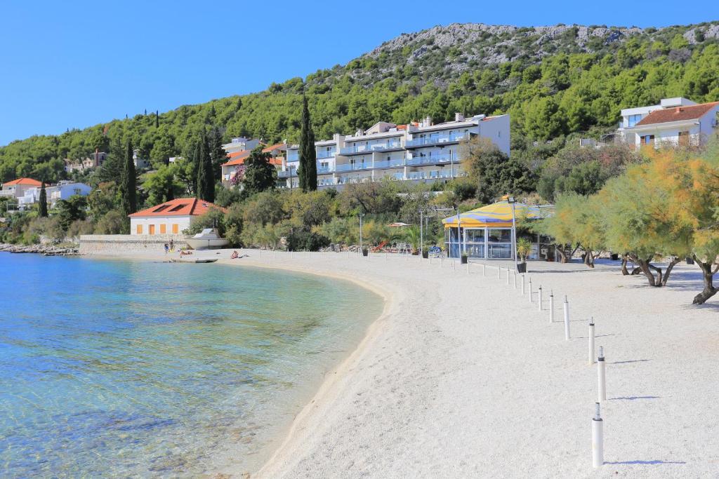 Apartments with parking space Seget Vranjica, Trogir - 8507