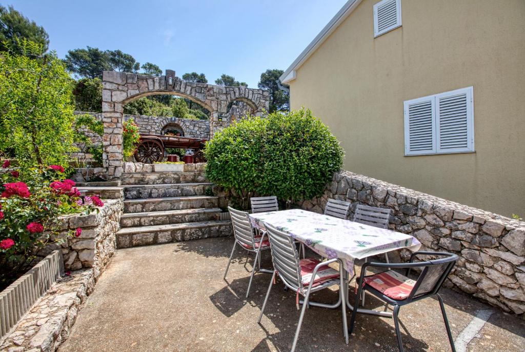 Apartments and rooms by the sea Tisno, Murter - 5128 photo