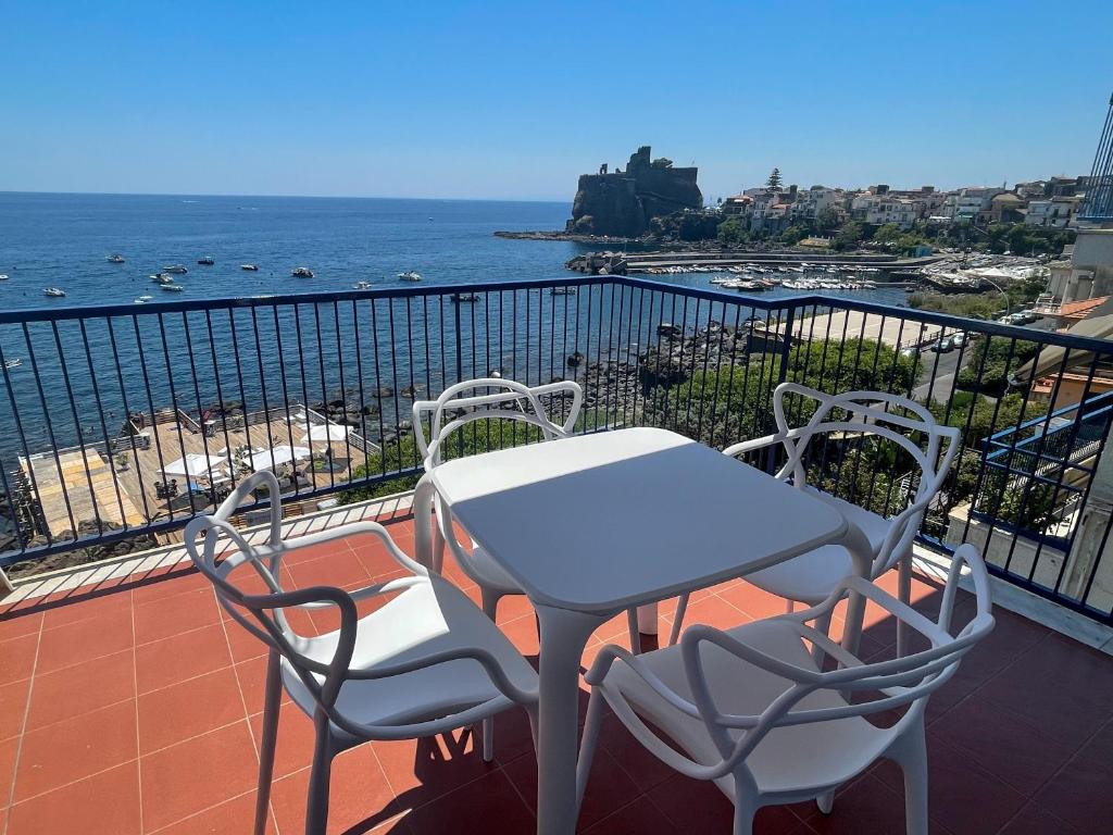 Mareincasa, Aci Castello