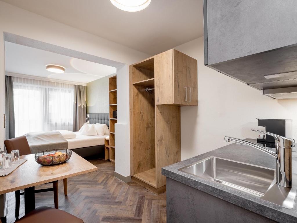 Regina Hotelsuites - 5