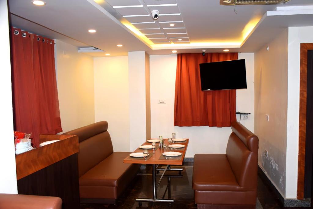 Hotel Anand International photo