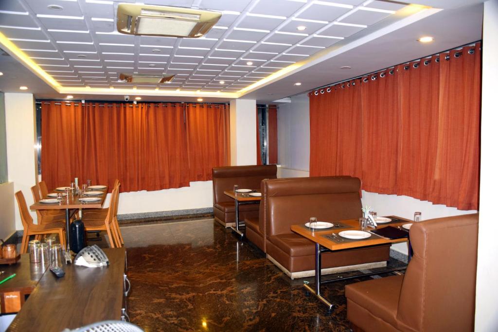 Hotel Anand International photo