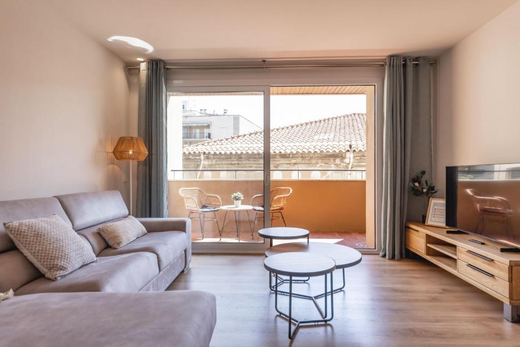Bravissimo Falcó, 3 bedrooms and balcony, Girona