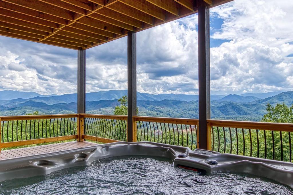 Star Of The Summit, Private Indoor Pool, Amazing Views, 685 FREE tickets each paid day, Sevierville
