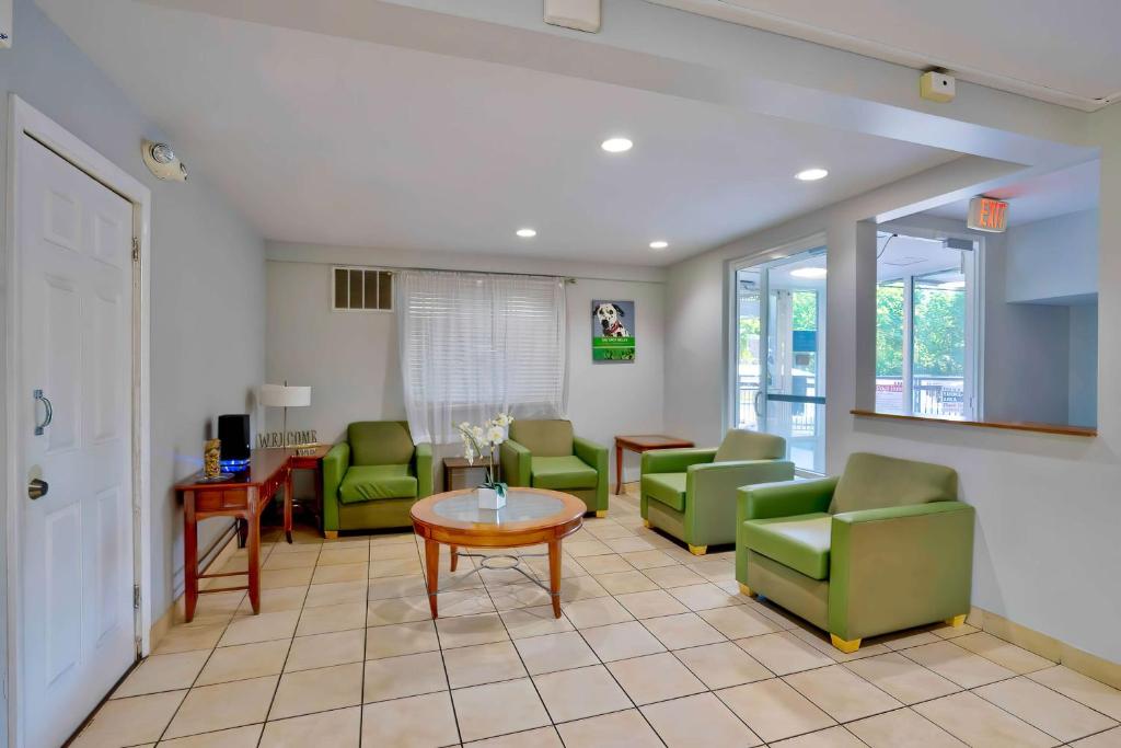 Motel 6 Virginia Beach photo