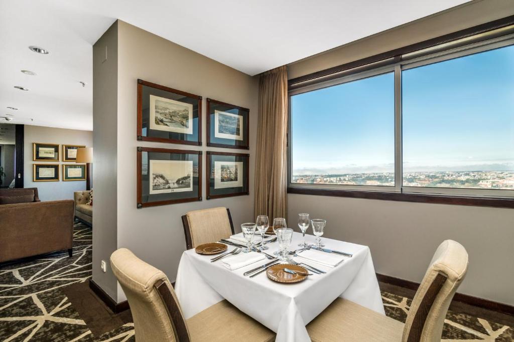 홀리데이 인 포르투 가이아 객실