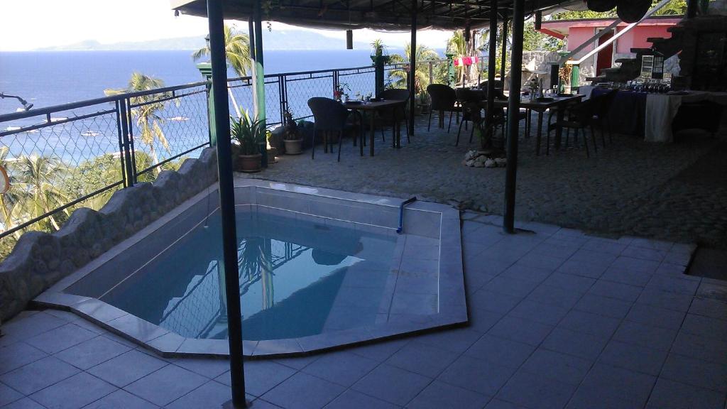 Swimming pool, Dream Hill Condos & Spa in Puerto Galera