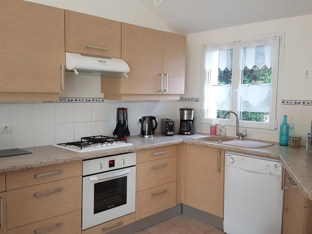 Maison élégante proche plage, forêt, avec terrasse, 3 chambres, WiFi et parkings - FR-1-22-280 - 2