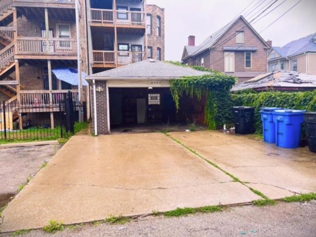 3BD/2BA in Historic Hyde Park Neighborhood w/ Parking Near University of Chicago