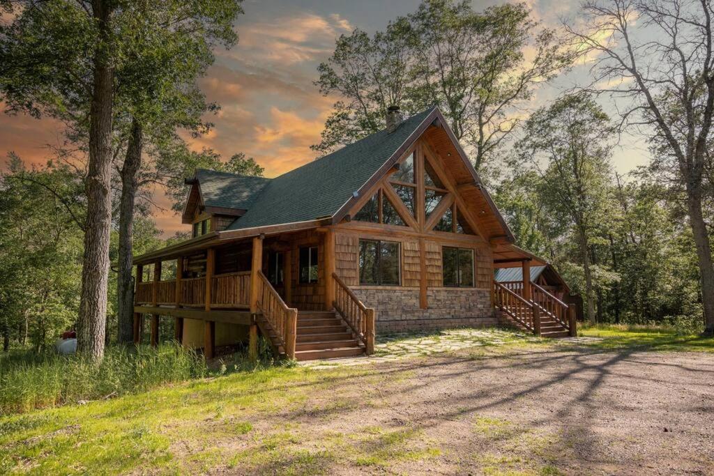 Northwoods Log Cabin - 3 acre retreat!, Webb Lake