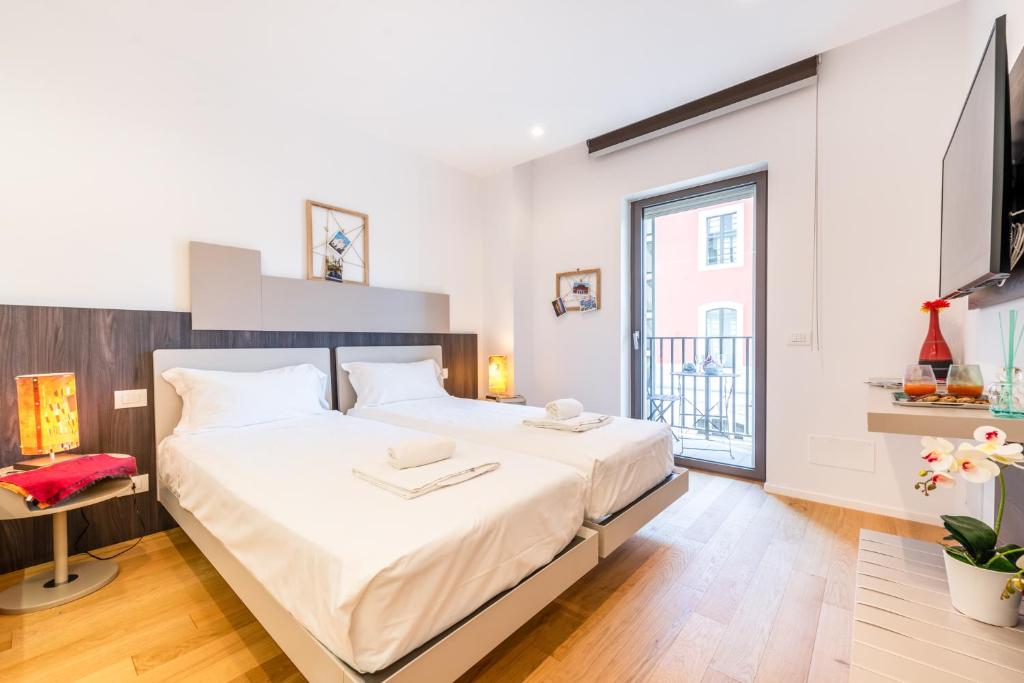 Central & Elegant Room near the station, Bari