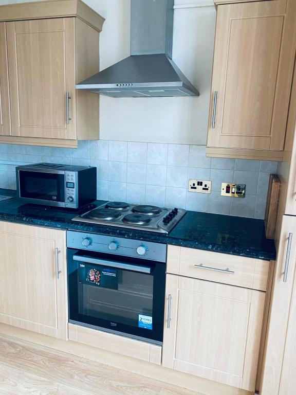 Spacious 2-Bedroom, 2-Bath Flat with Traditional Decor and Extra Sleeping Capacity in Chelsea photo