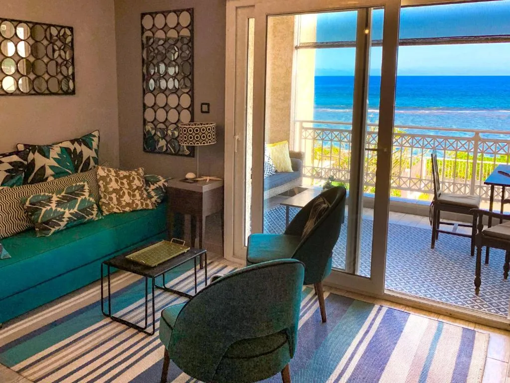 Le Petrel Blanc - Appartement sur la plage de la Souris Blanche，位于Trois Bassins的酒店