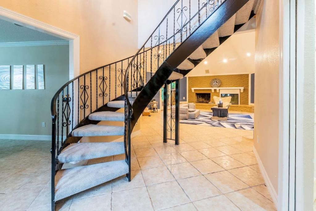 Huge 6 Bedroom with Pool, Spa, 85 Inch TV, Game Room photo