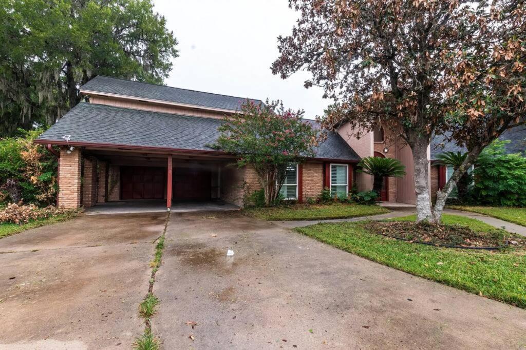 Huge 6 Bedroom with Pool, Spa, 85 Inch TV, Game Room photo