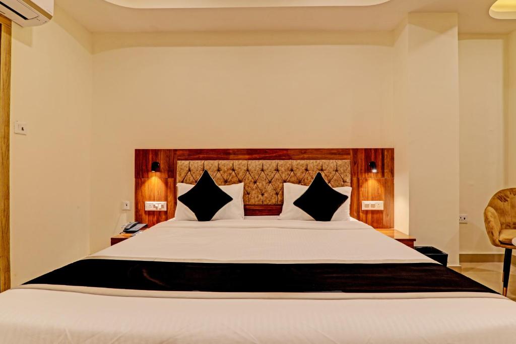 Hotel Heera Grand photo