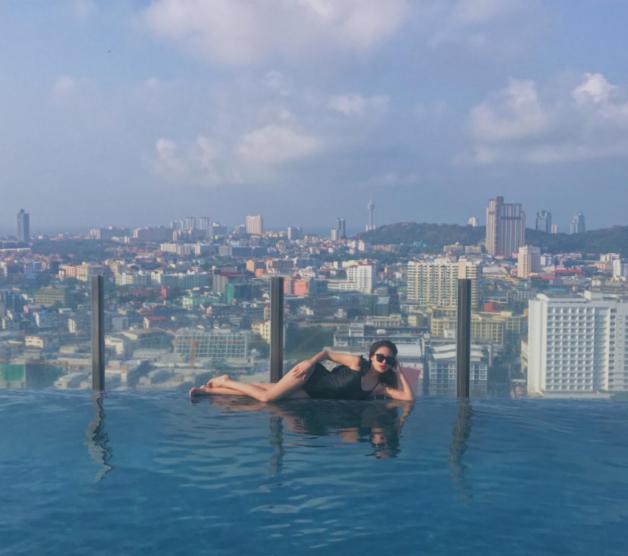 泰国芭提雅网红thebase无边游泳池 — Hotel in Pattaya
